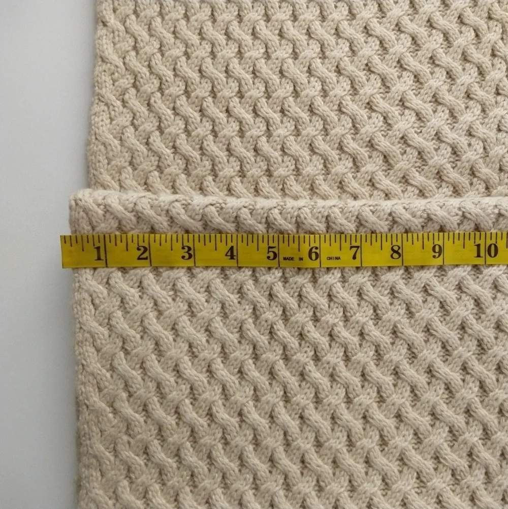 Ann Taylor/Loft cable knit scarf - Picture 5 of 8